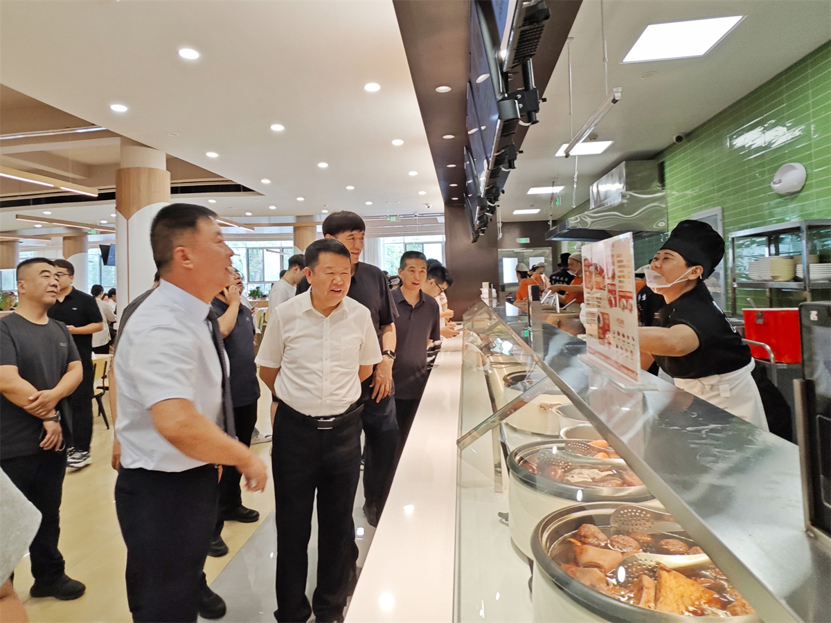 校党委书记沈兴全带队检查开学准备工作