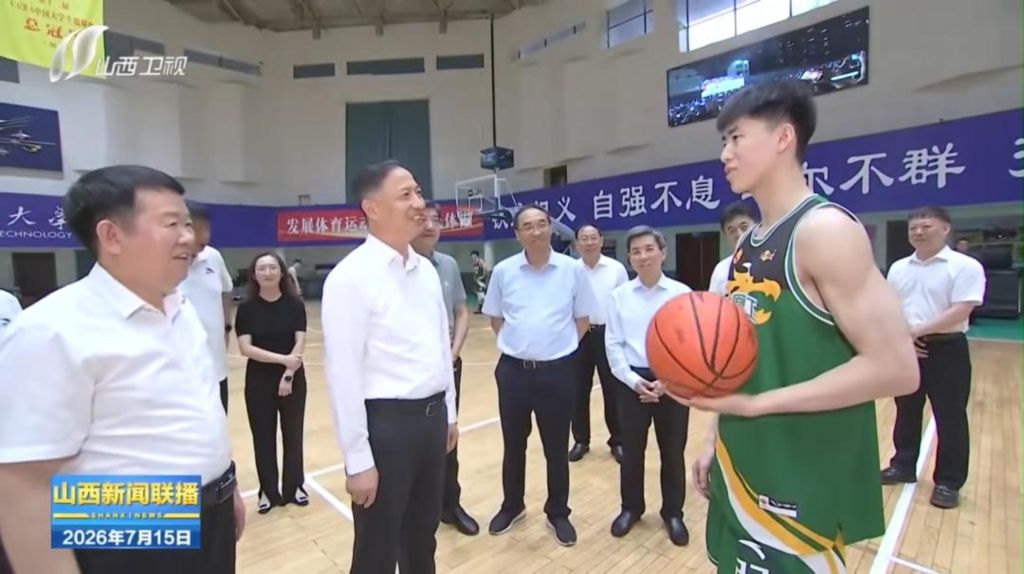 卢东亮在太原理工大学调研