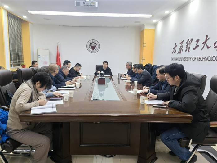 我校召开安全工作专题会议