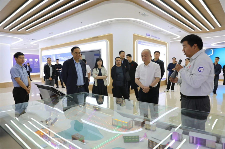 山西省发展和改革委员会主任陈磊一...