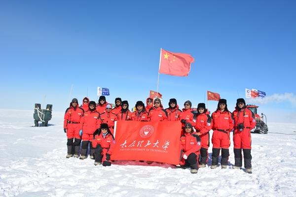 中国青年报深度报道我校极地清洁能...