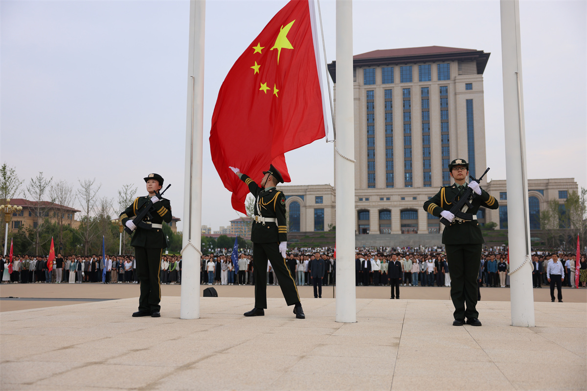 我校举行2026—2027学年升国旗仪式