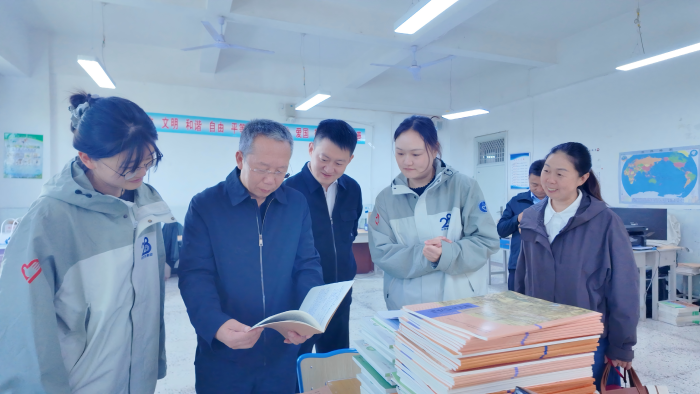 校领导赴阿克苏调研指导研究生支教工作