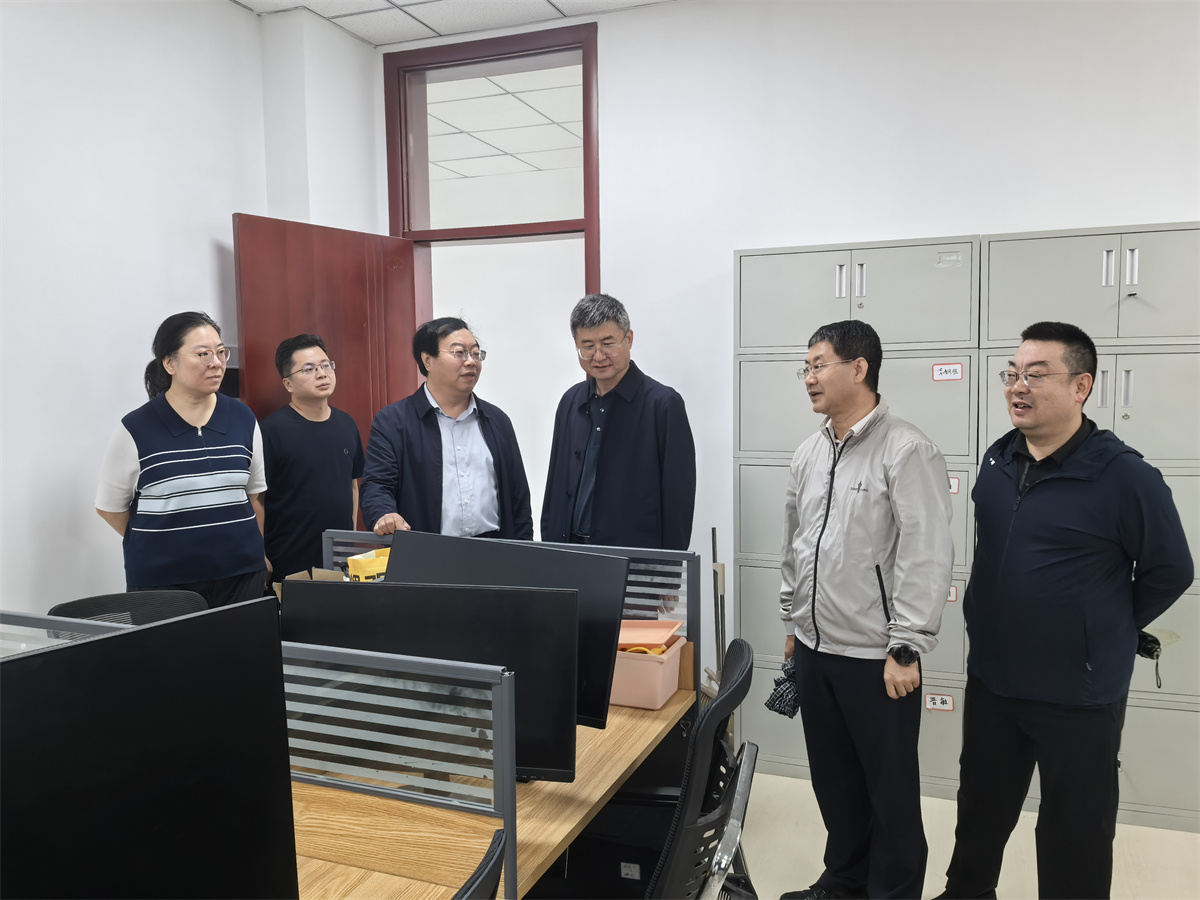 校领导带队实地查看部分单位公房搬...