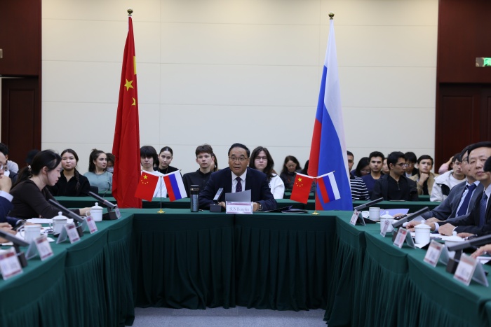 我校与圣彼得堡矿业大学签署共建中...